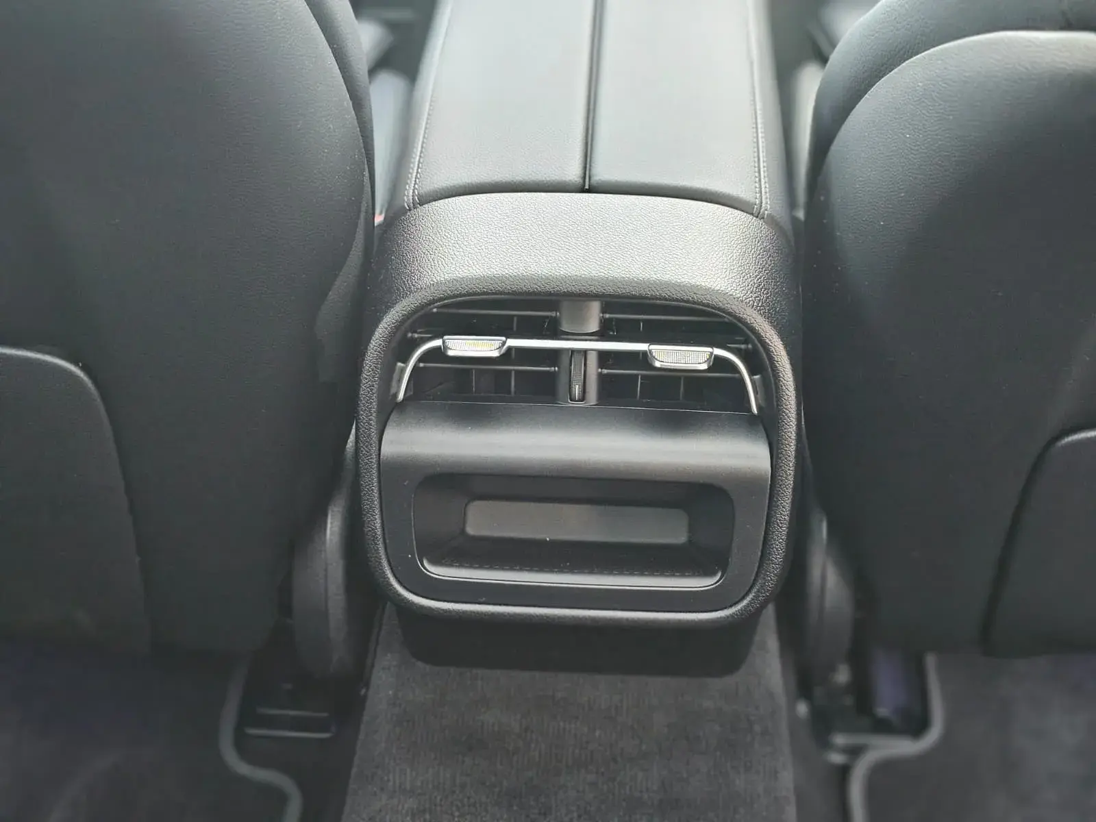 Mercedes-Benz E 300 e Avantgarde 16