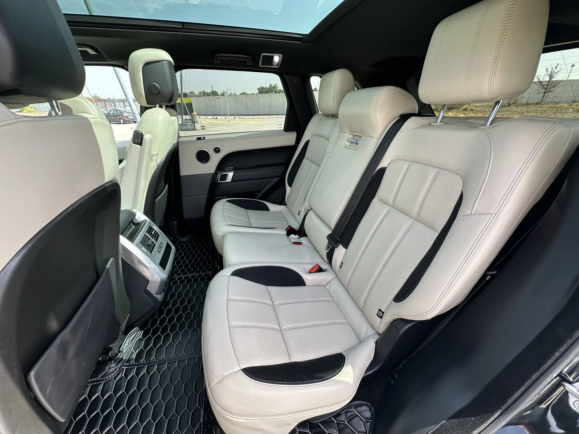 Land Rover Range Rover Sport P400e SE 23