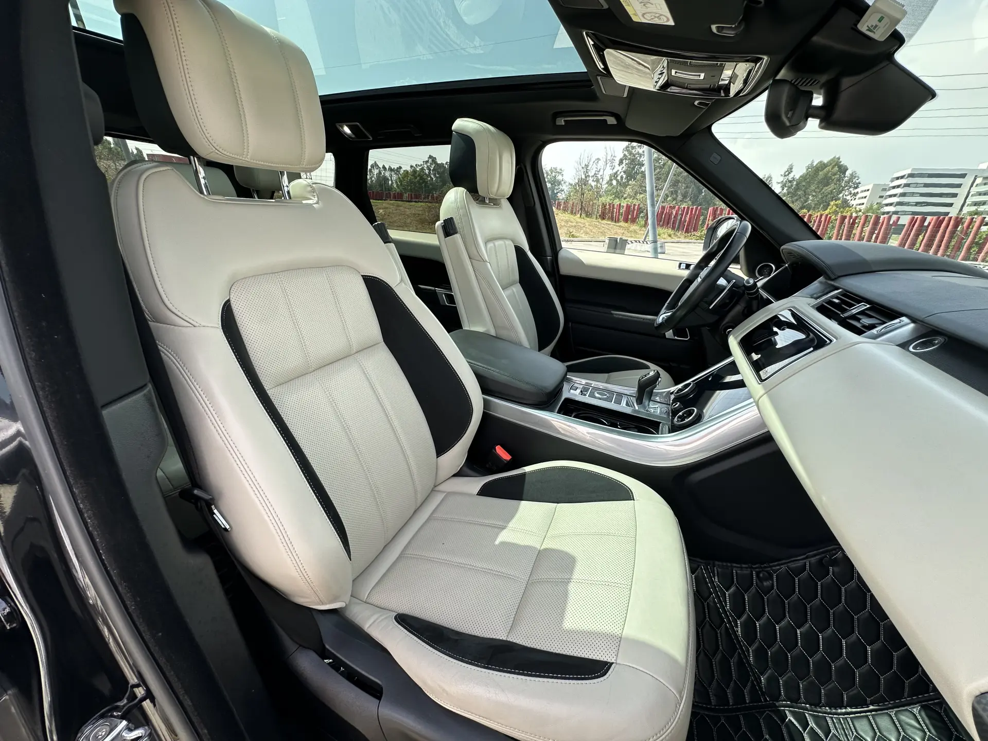 Land Rover Range Rover Sport P400e SE 14