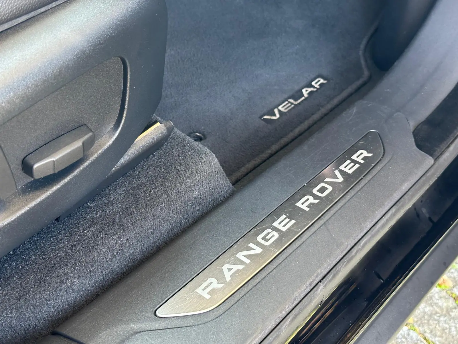 Land Rover Range Rover Velar 2.0 D SE 28