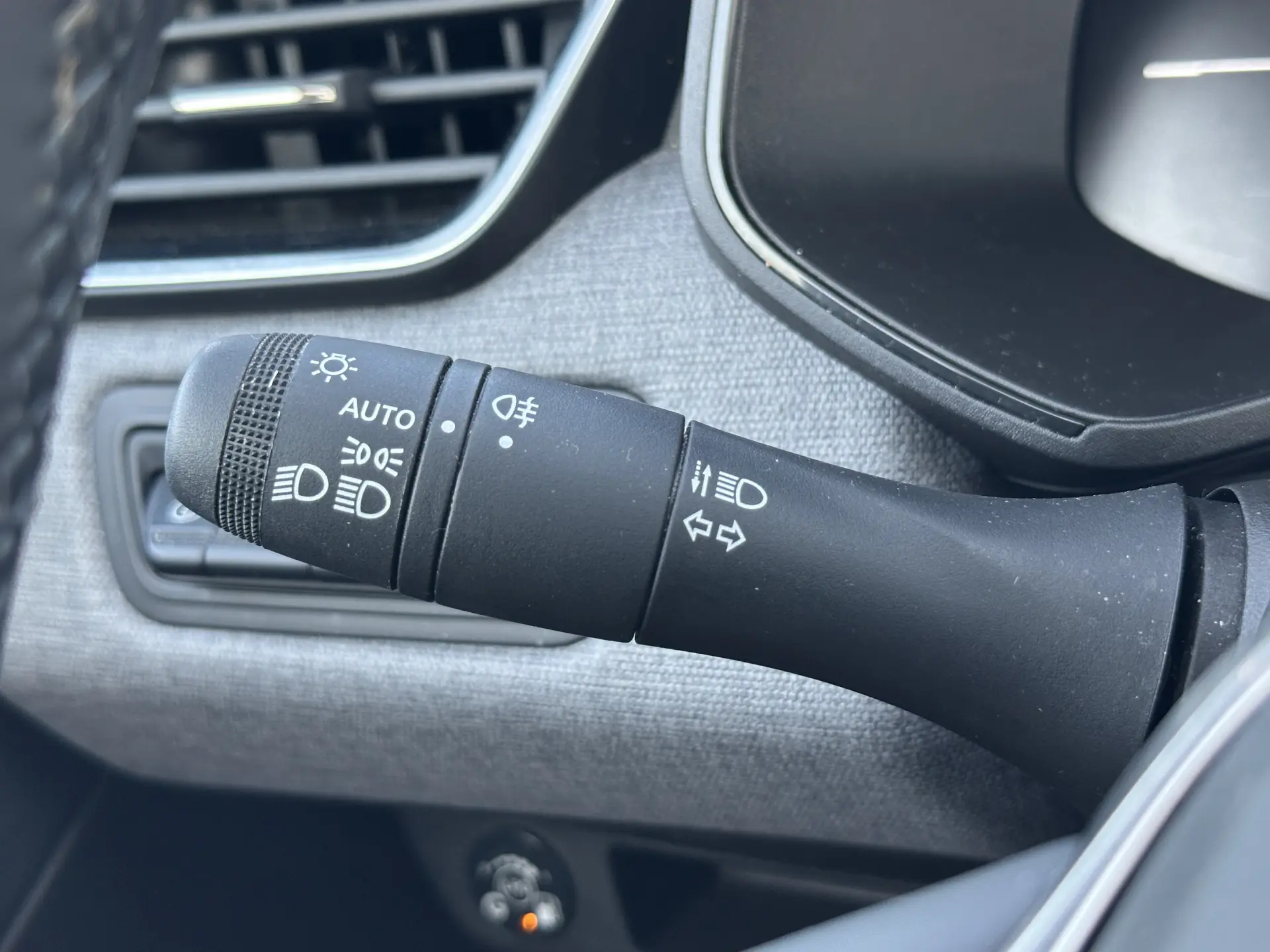Renault Clio 1.0 TCe Techno Bi-Fuel 27