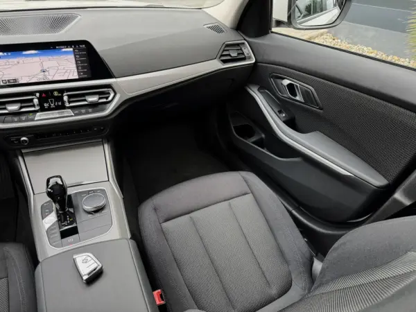 BMW 330 e Corporate Edition Auto 21