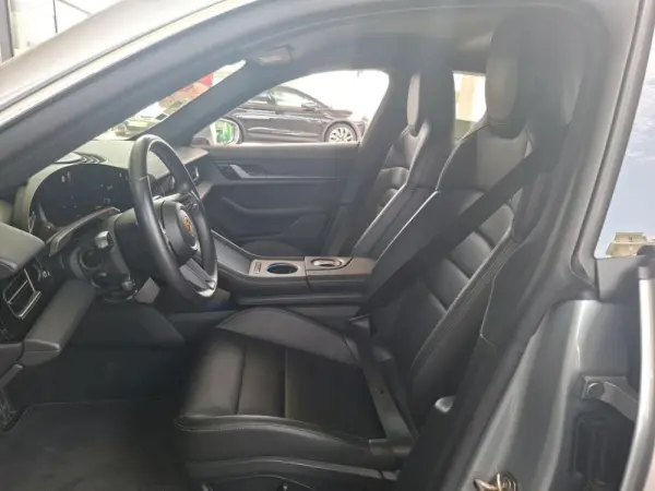 Porsche Taycan 4S 5