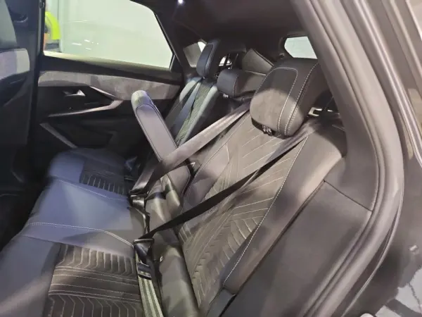 Peugeot E-3008 73 kWh GT 4