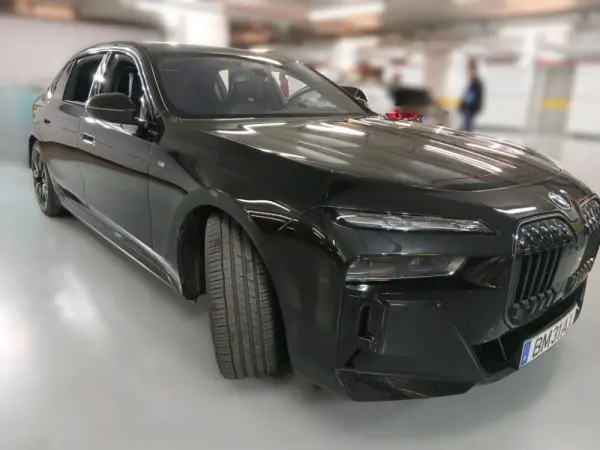 BMW i7 xDrive60 Pack Desportivo M Pro 3