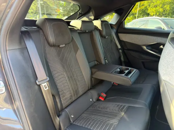 Peugeot E-3008 73 kWh GT 22