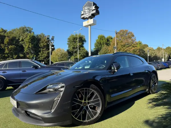 Porsche Taycan Sport Turismo Standard 4
