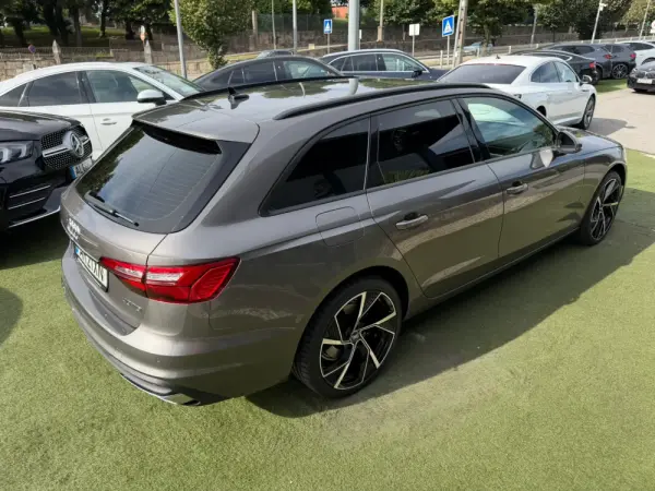 Audi A4 Avant 40 TDI S tronic Advanced 9