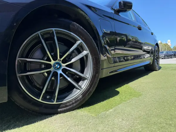 BMW 520 e Pack M 5