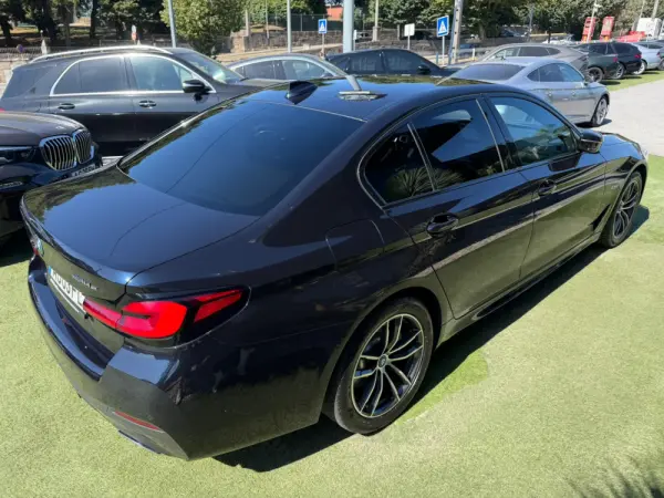 BMW 520 e Pack M 12