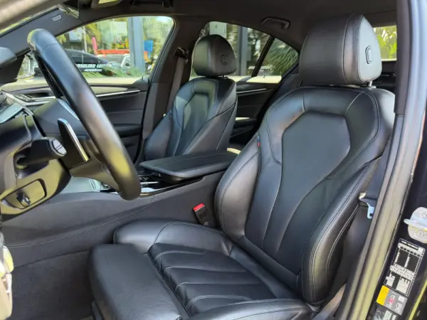 BMW 520 e Pack M 17