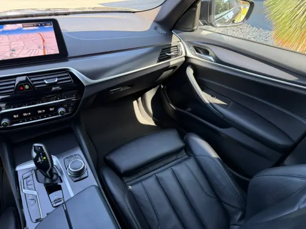 BMW 520 e Pack M 27