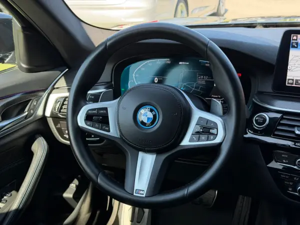 BMW 520 e Pack M 28