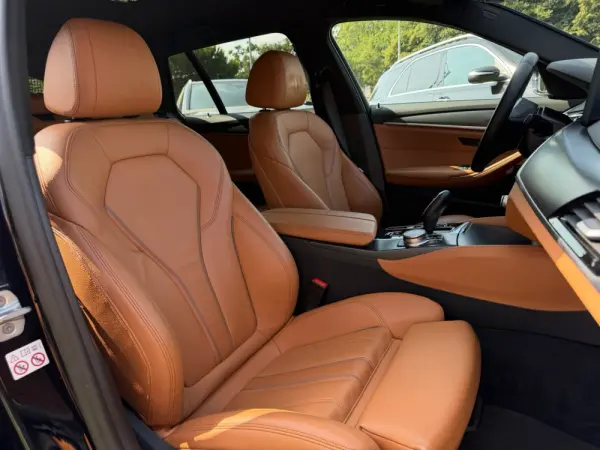 BMW 520 e Pack M 19
