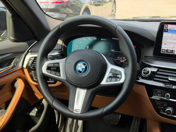 BMW 520 e Pack M 26