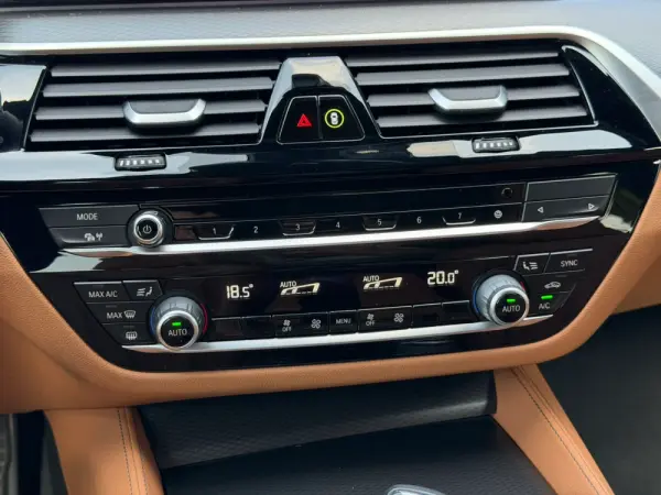 BMW 520 e Pack M 74