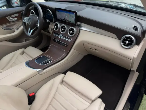 Mercedes-Benz GLC 300 de 4Matic 21