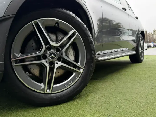 Mercedes-Benz GLC 300 e 4Matic 6