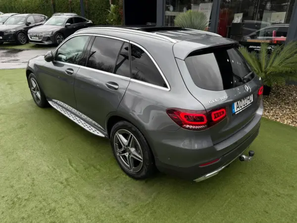 Mercedes-Benz GLC 300 e 4Matic 16