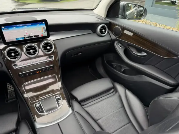 Mercedes-Benz GLC 300 e 4Matic 28