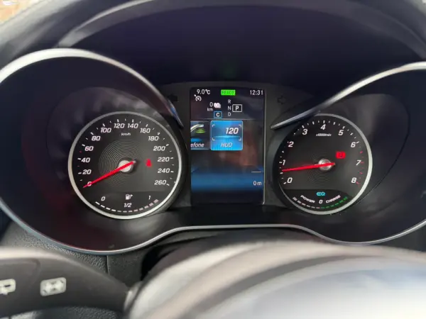 Mercedes-Benz GLC 300 e 4Matic 33