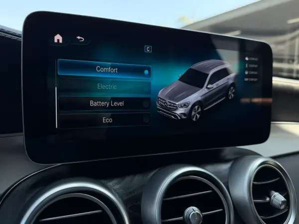 Mercedes-Benz GLC 300 de 4Matic 64