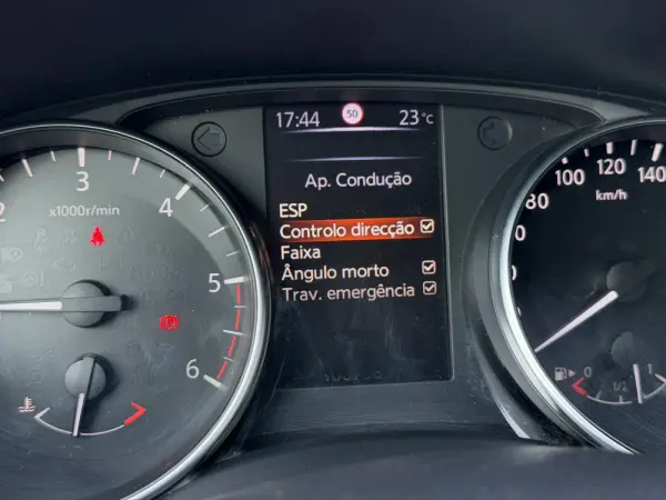 Nissan Qashqai 1.6 dCi Tekna Premium Pele Preta Xtronic 31