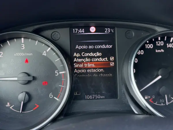 Nissan Qashqai 1.6 dCi Tekna Premium Pele Preta Xtronic 36