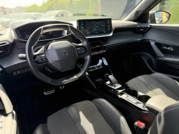 Peugeot e-2008 50 kWh GT 2