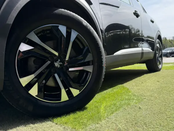 Peugeot e-2008 50 kWh GT 5