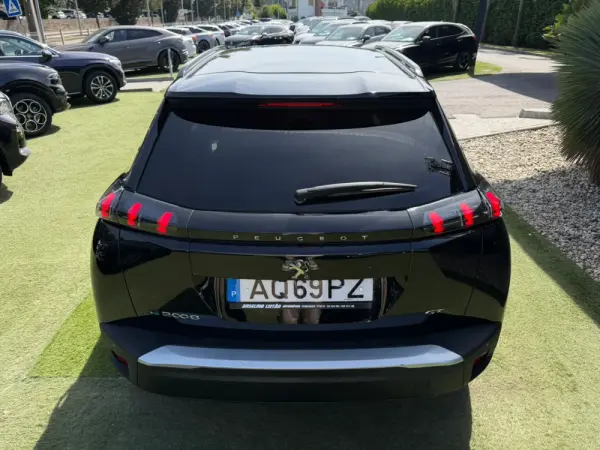 Peugeot e-2008 50 kWh GT 12