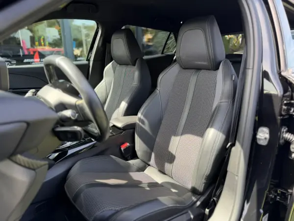 Peugeot e-2008 50 kWh GT 15
