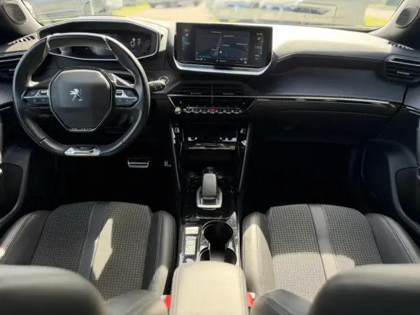 Peugeot e-2008 50 kWh GT 20