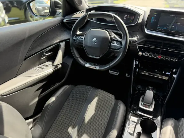 Peugeot e-2008 50 kWh GT 21