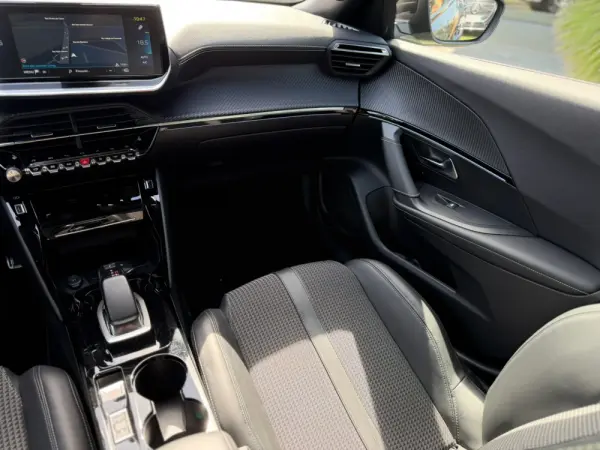 Peugeot e-2008 50 kWh GT 22