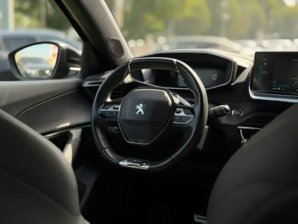 Peugeot e-2008 50 kWh GT 23