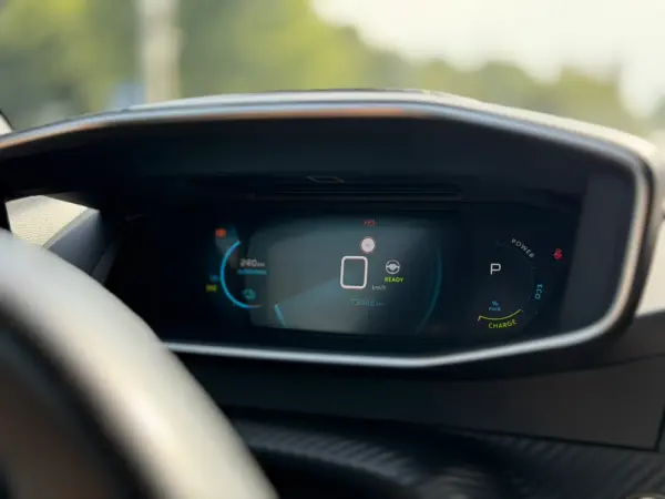 Peugeot e-2008 50 kWh GT 30