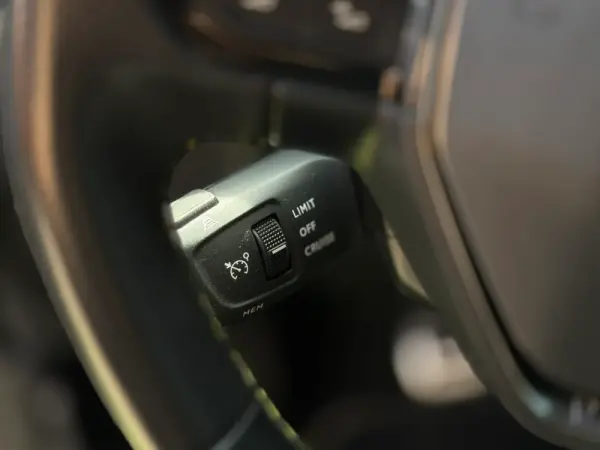 Peugeot e-2008 50 kWh GT 32