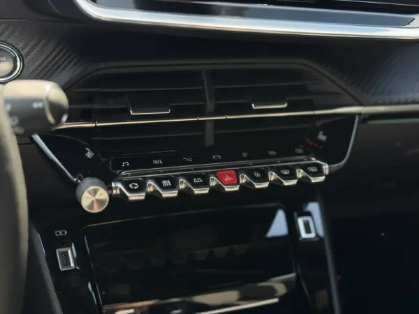 Peugeot e-2008 50 kWh GT 58