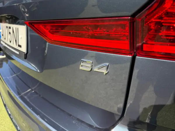 Volvo XC 60 2.0 B4 Plus Bright 3