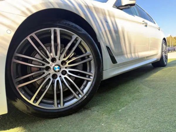 BMW 520 d Pack M Auto 6