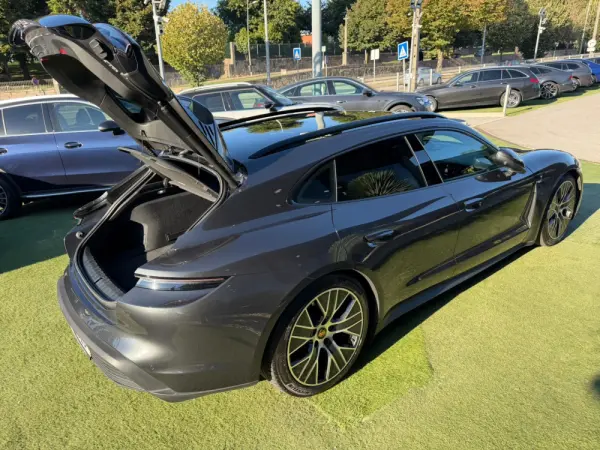 Porsche Taycan Sport Turismo Standard 77