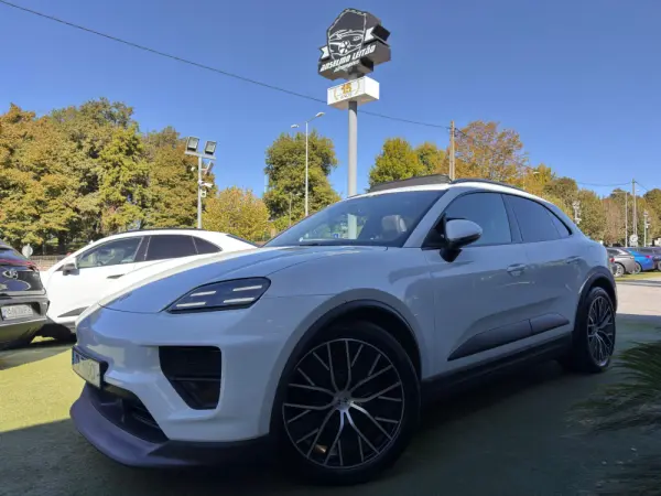 Porsche Macan Electric 4 1