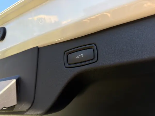 Porsche Macan Electric 4 85