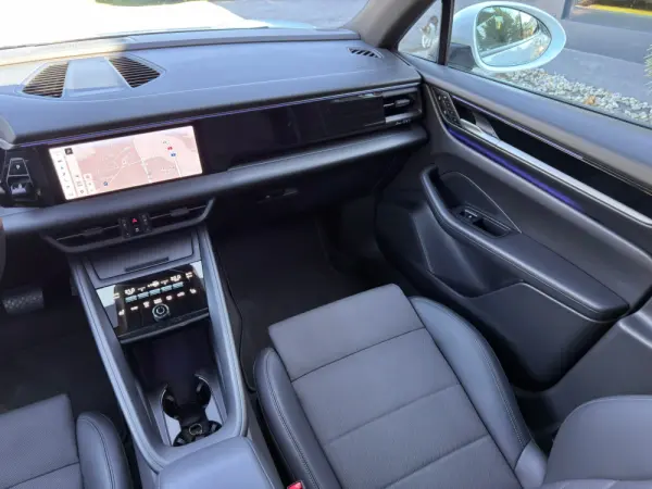 Porsche Macan Electric 4 30