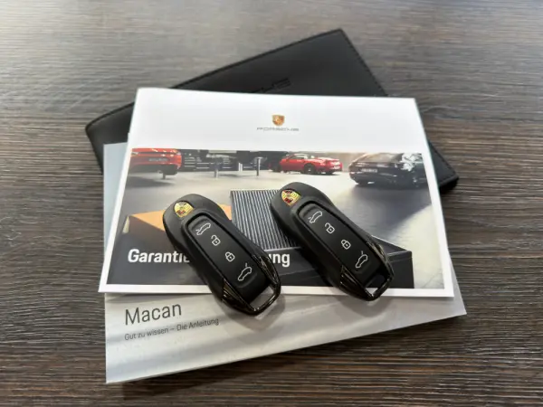 Porsche Macan Electric 4 83
