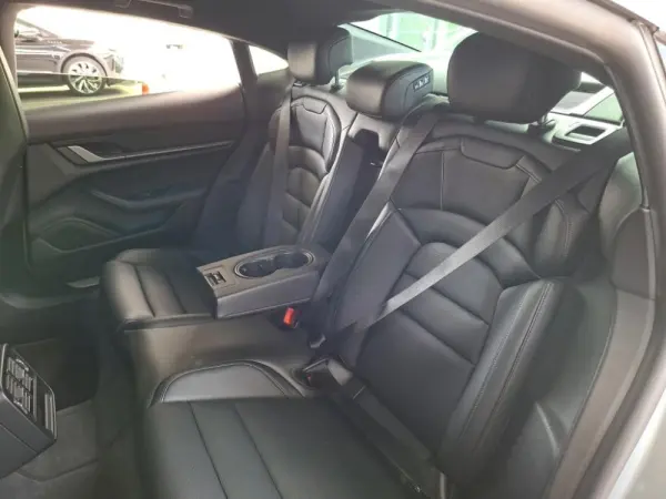 Porsche Taycan 4S 6
