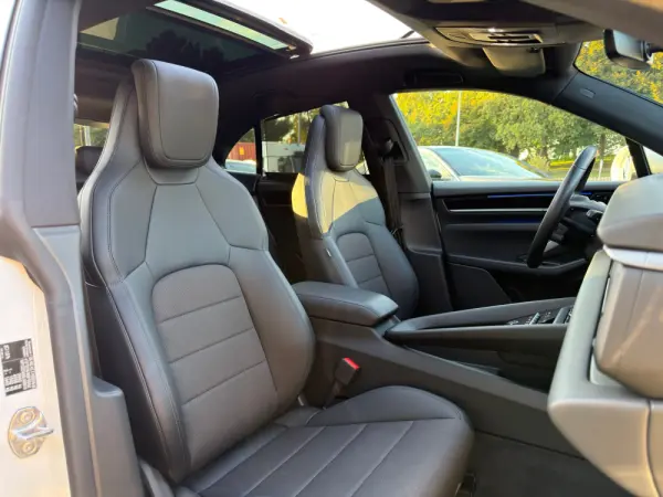 Porsche Macan Electric 4 24