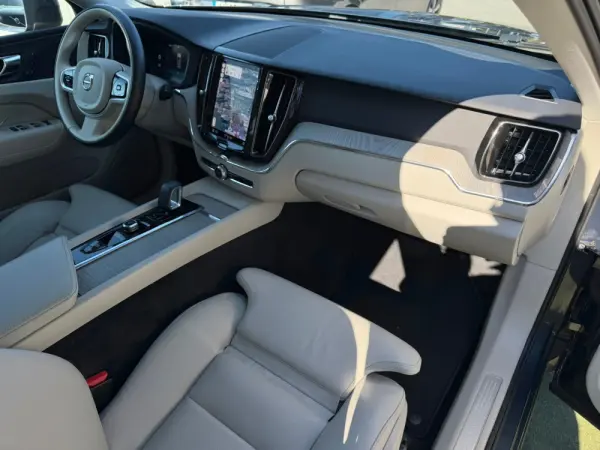 Volvo XC 60 2.0 B4 Plus Bright 19