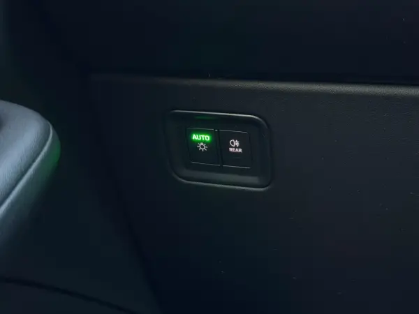 Porsche Macan Electric 4 36